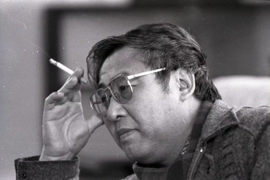 路遥的一天从中午开始,路遥一天抽几包烟