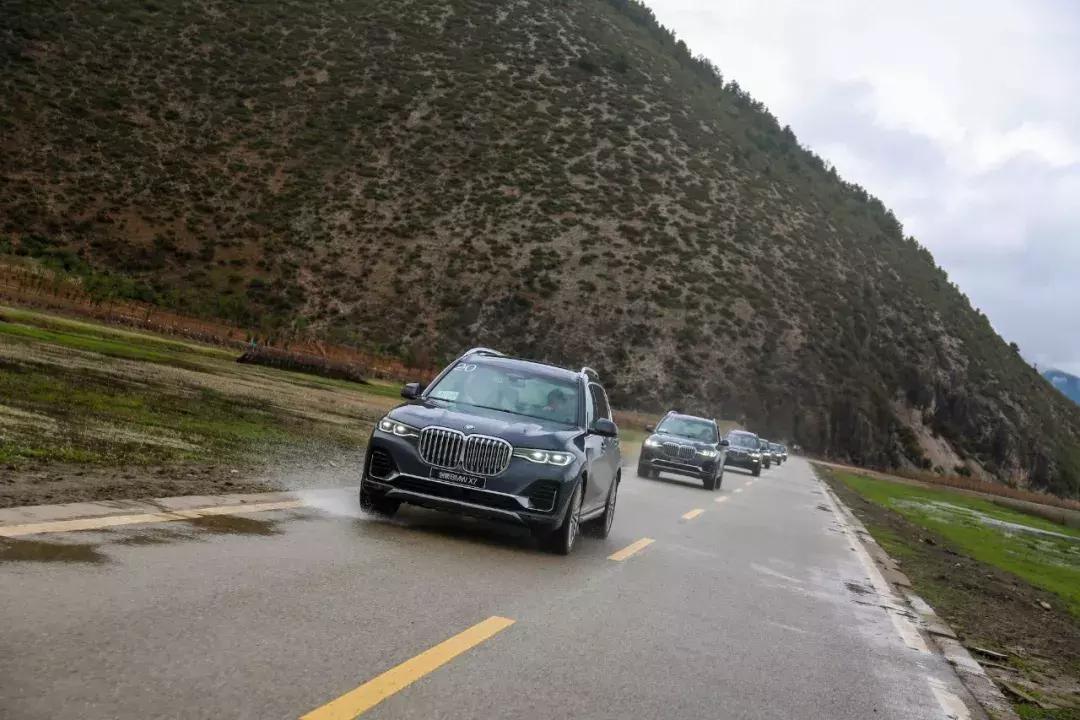 宝马x8suv试驾,宝马全新轿跑型suv