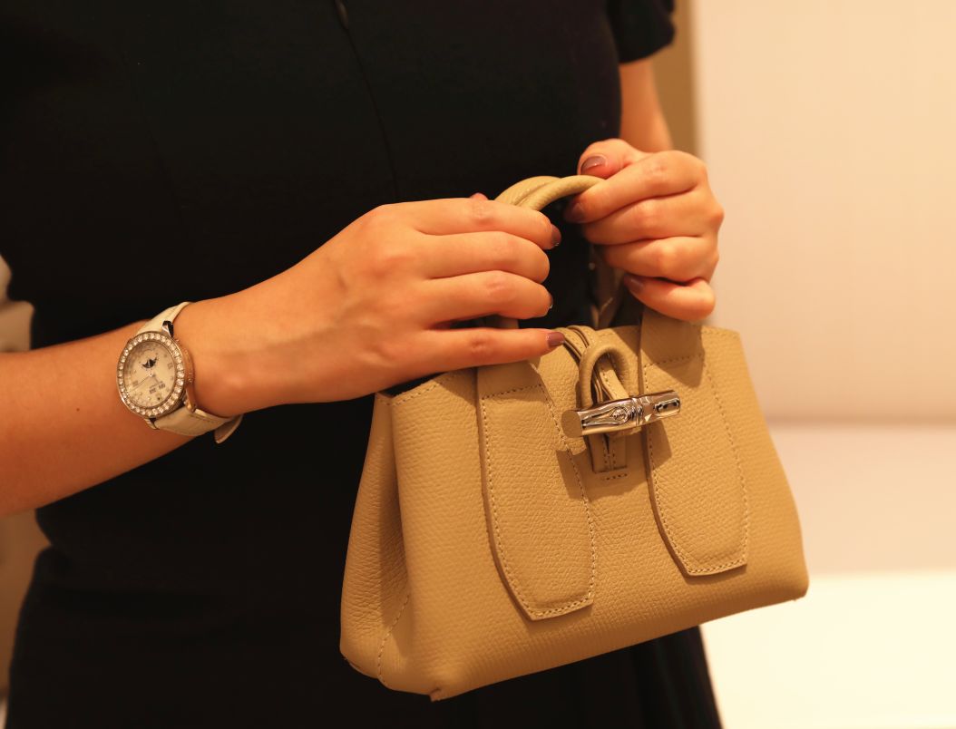 珑骧的包包怎么样好看吗,珑骧包包硬吗