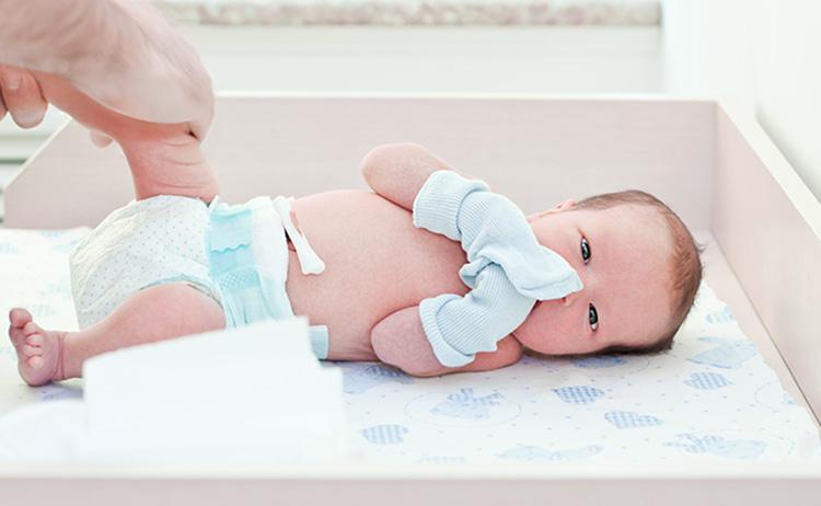 新生儿睡不踏实老醒怎么回事,新生宝宝睡不醒来怎么办