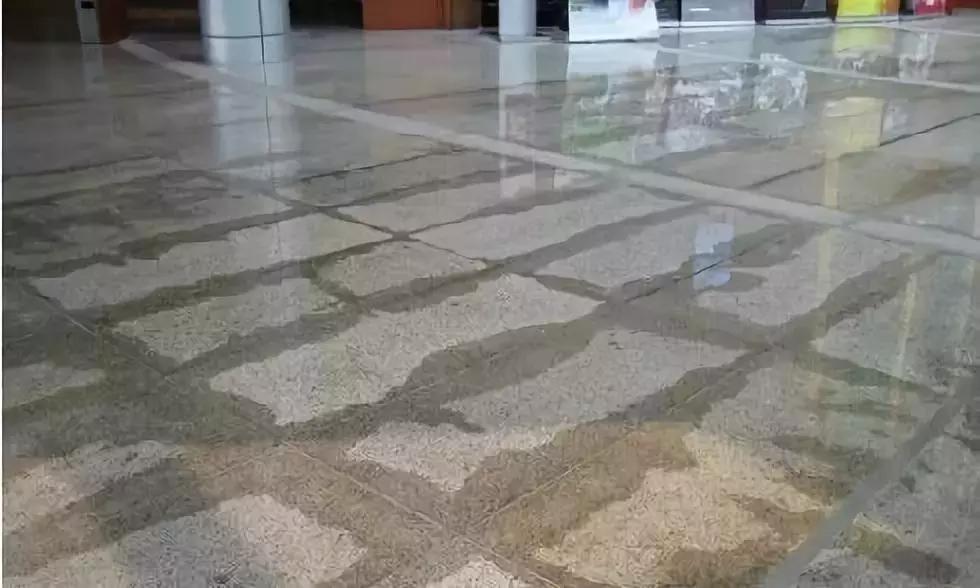 石材都需要做防泛碱处理,石材铺装泛碱如何处理