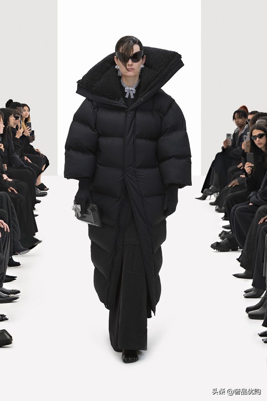 balenciaga克隆秀场,balenciaga21年时装秀