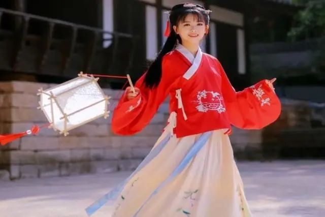 爸妈要杀了我违法吗,父母对中国人穿汉服的态度