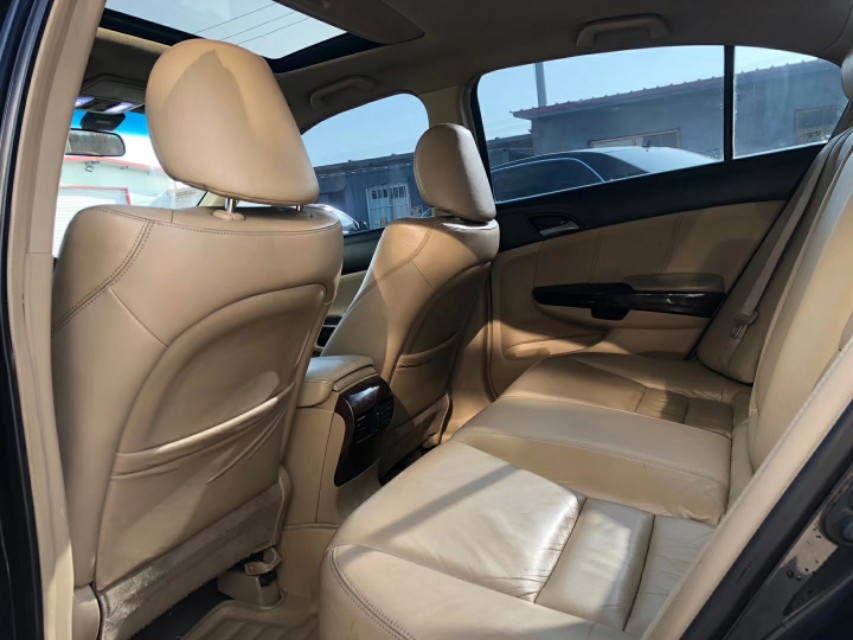 农村人就是图个实惠,09年雅阁家用足够了,有面子也有里子。