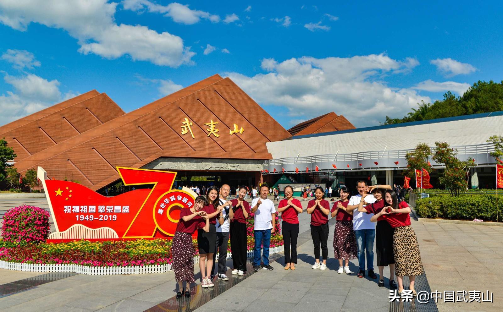 武夷山景区2019年游客量,武夷山游客爆满