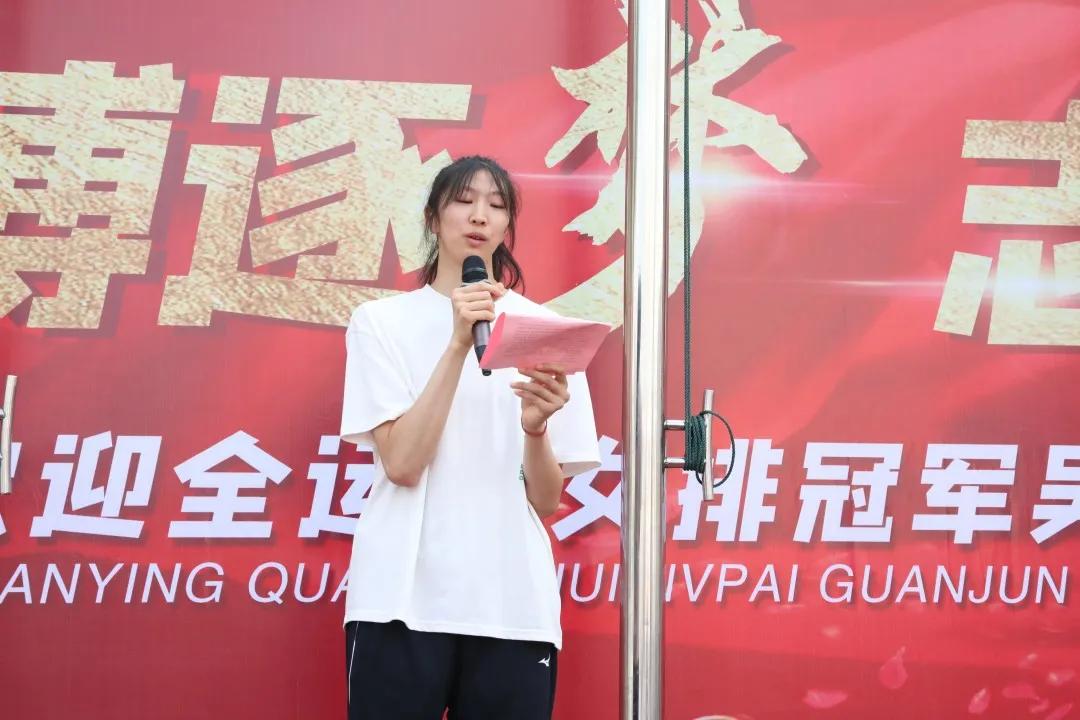 川港小学吴梦洁,川港小学吴梦洁回母校