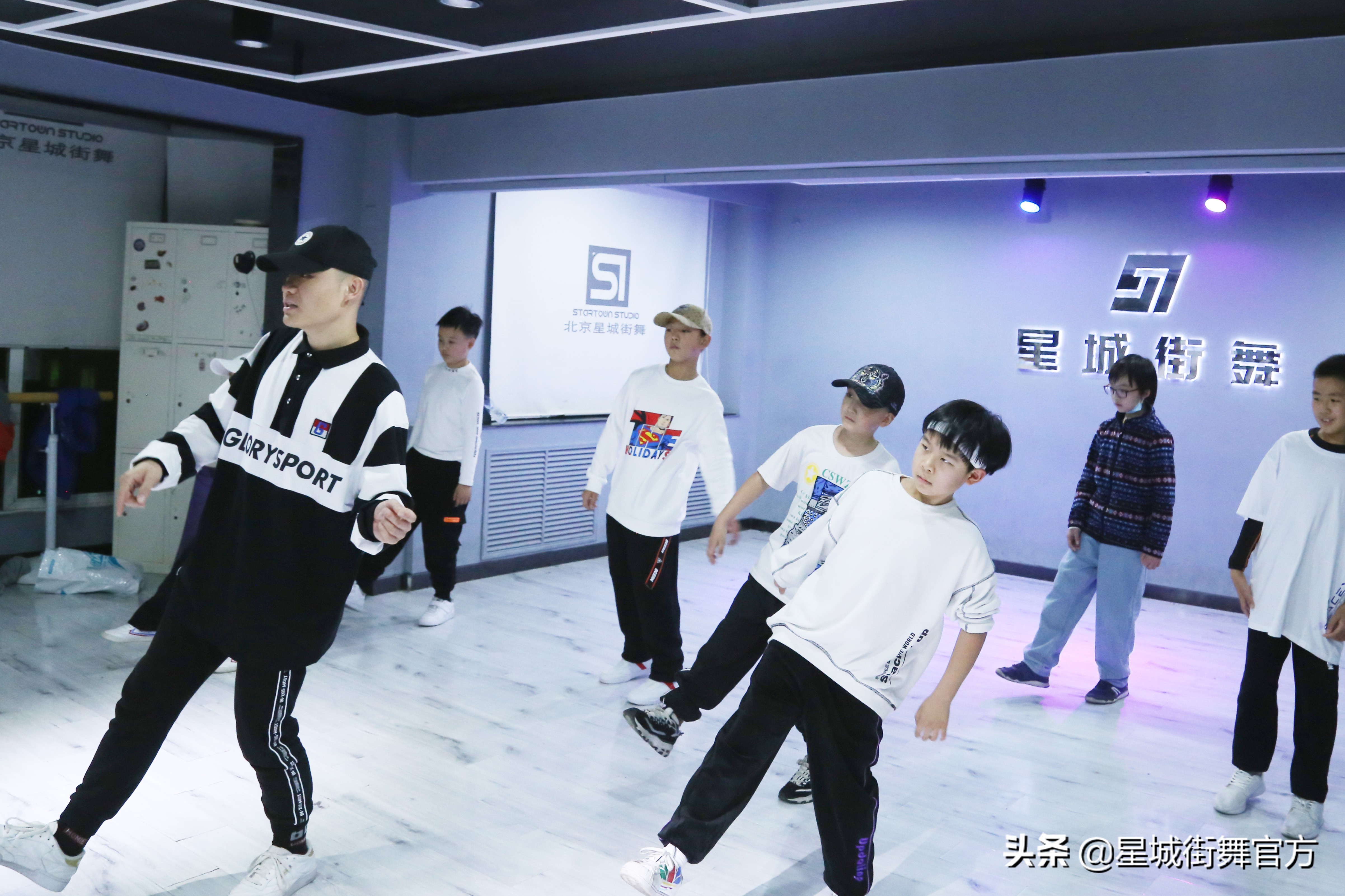 性格内向的小孩适合跳街舞吗,跳街舞跪不下去怎么办