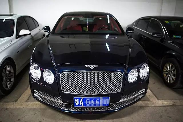 武汉豪车的视频,武汉最豪停车场