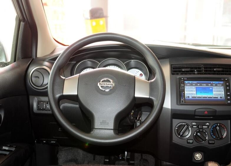 性价比和飞度差不多的车型,2014日产骊威1.6l自动挡车怎么样