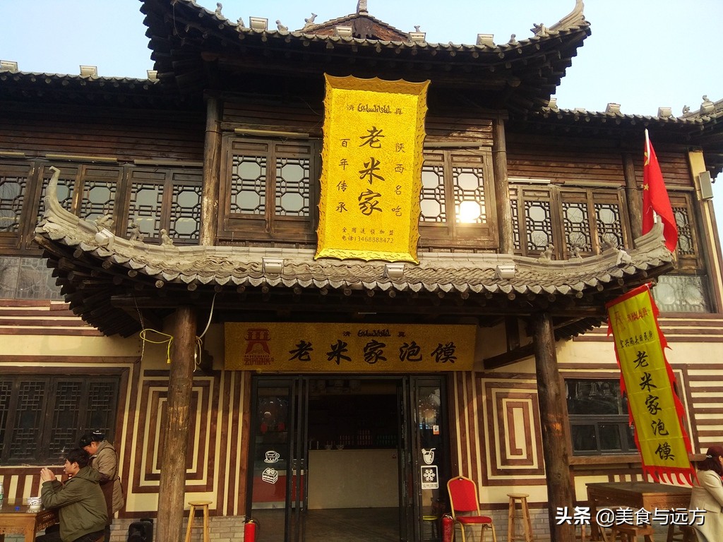 渭河岸边的民俗村，拆拆建建4年了，至今依然人气挺高