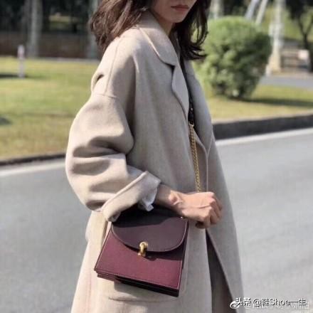 小ck包迪丽热巴同款,迪丽热巴背的迪奥斜挎包