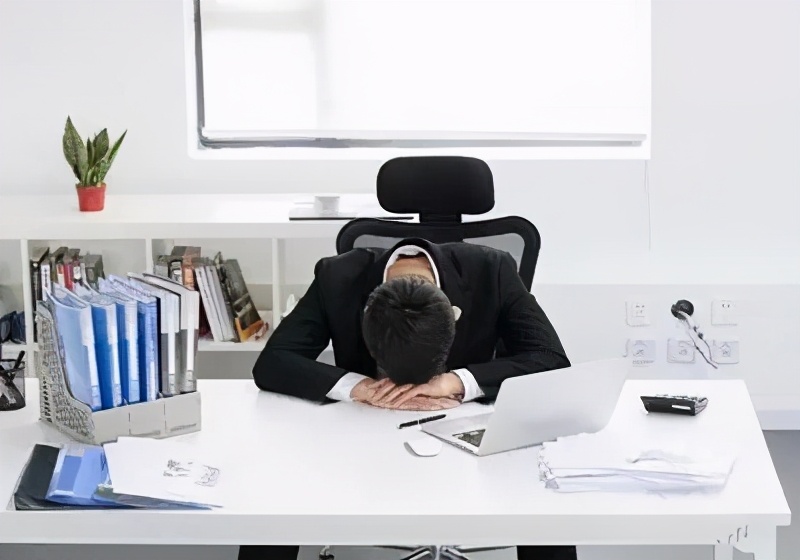 年底了，牙医又开始换东家？