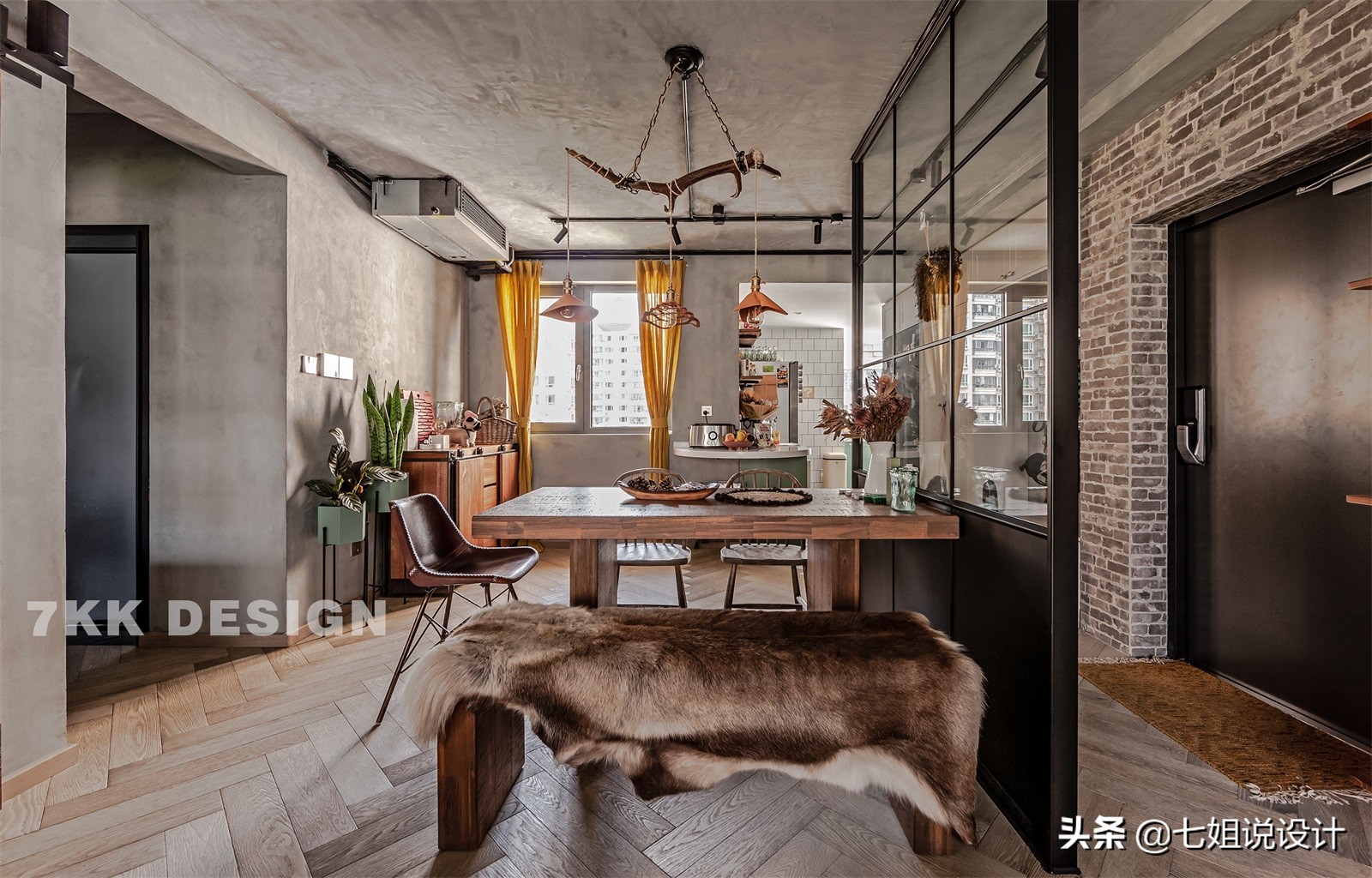 新梅共和城100m²工业风：大胆裸装，冷暖碰撞，演绎粗犷文艺之家