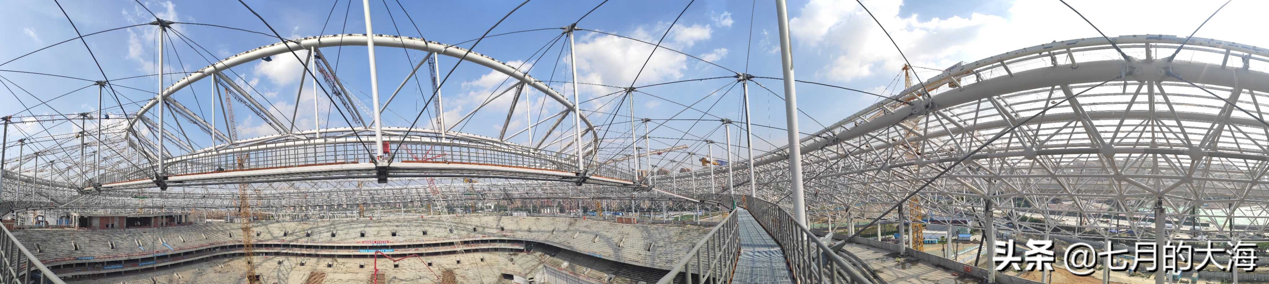 凤凰山体育中心足球场高清,凤凰山体育中心专业足球场