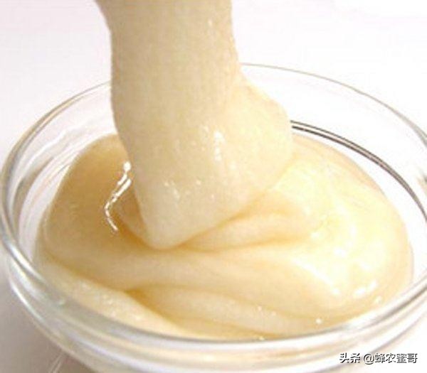 结晶蜂蜜有颗粒感是假的吗,结晶的蜂蜜是什么味道的