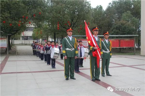 鼓号队升旗仪式出旗,升国旗鼓号队表演小学生