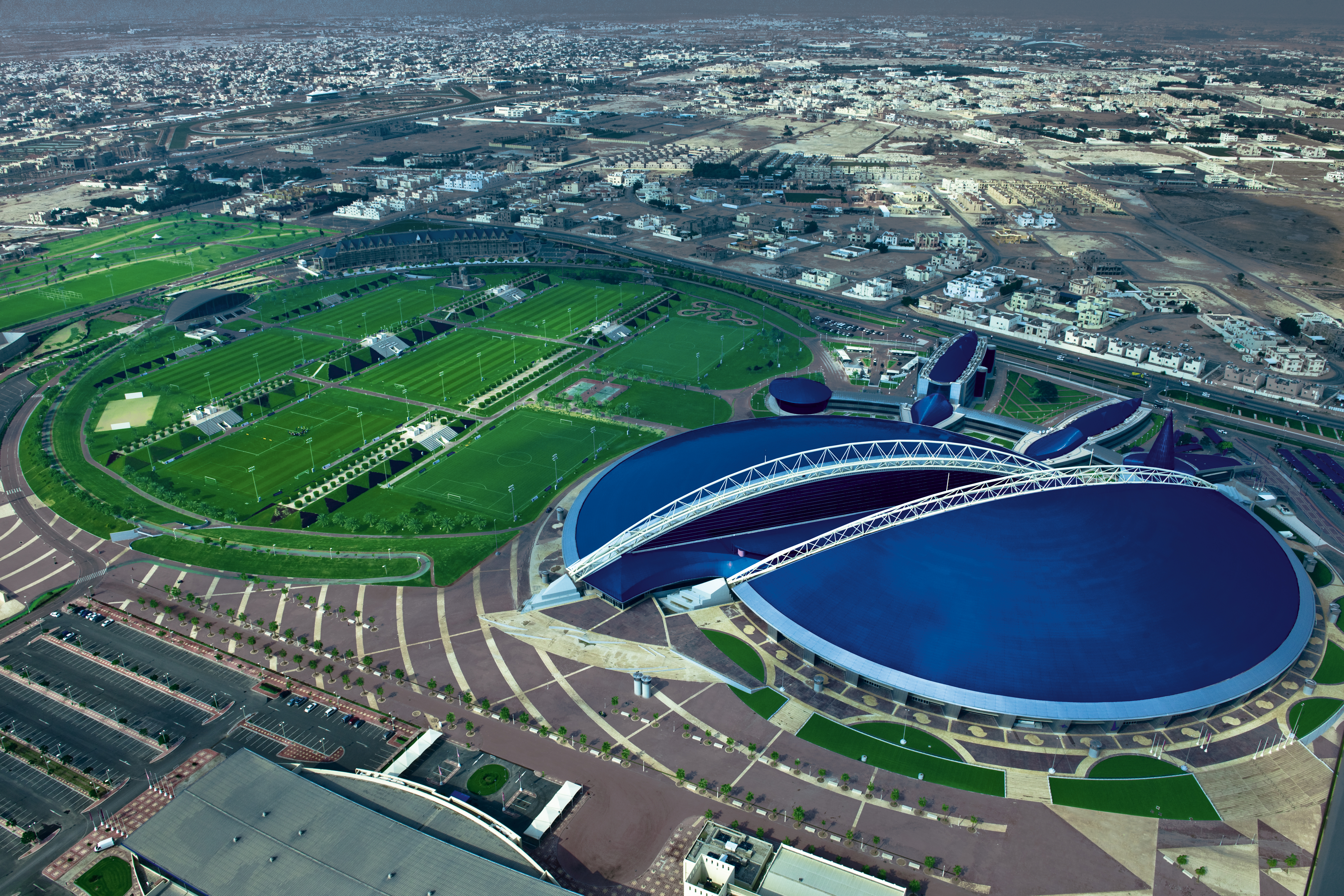 进入足球青训队还要去上学吗,进入巴萨青训要多少钱