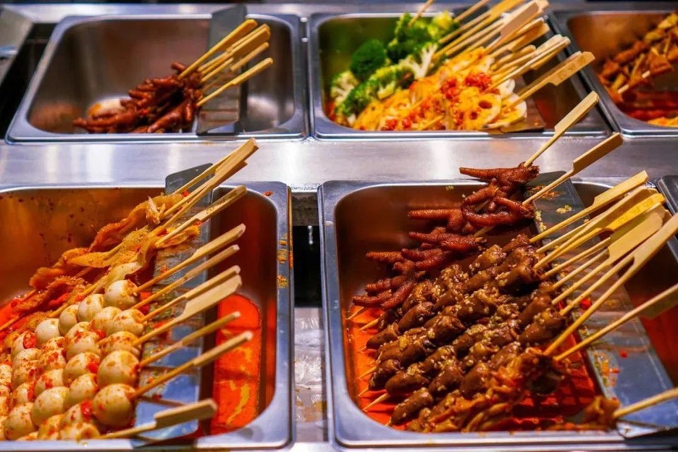 重庆高校食堂大比拼：西南大学9个食堂，城科的冒菜一斤才11元