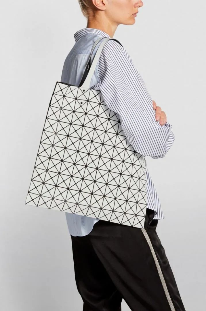 初入职场质感包包推荐,三宅一生包包属于什么档次的包包