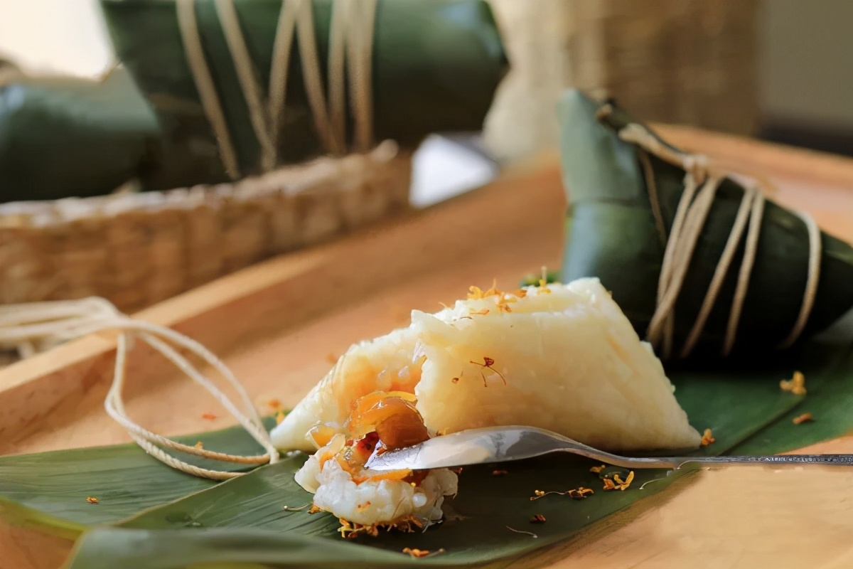 粽子怎么能包的特别紧不漏米,煮粽子时为何会出现粽子夹生现象