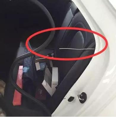 汽车钥匙锁车里怎么办不砸车窗,小车钥匙被锁在车里了如何应急