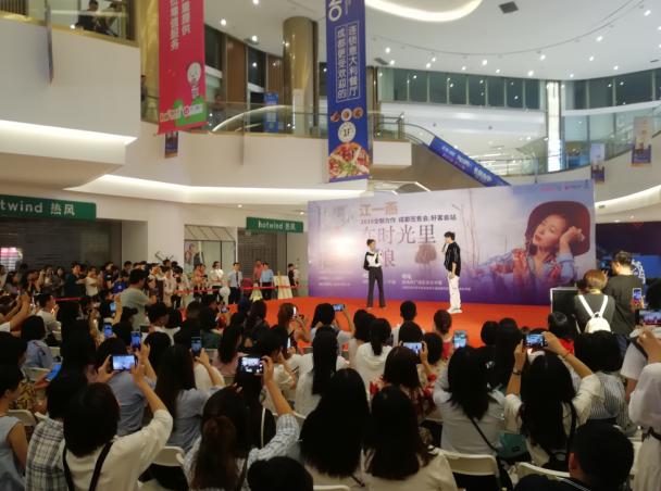 采访江一燕刘亦菲,江一燕拍摄南京专访