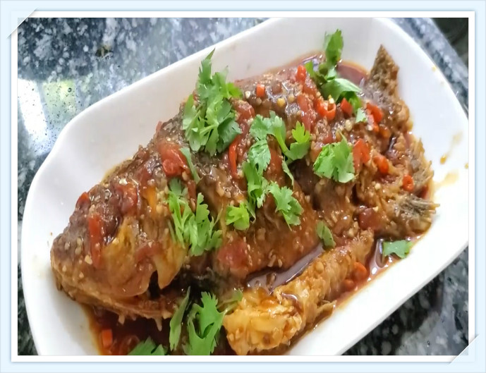 红烧鱼怎么煎不粘锅不掉皮,用不粘锅怎么煎红烧鱼好吃