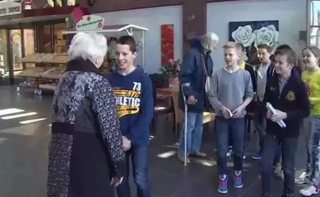 世界上最伟大的*局骗**:152名老人被骗8年,却觉得无比快乐