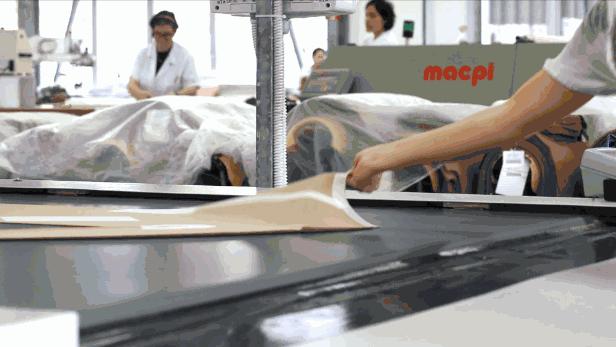 几百块的大衣和上千块大衣对比,廉价大衣和贵的对比