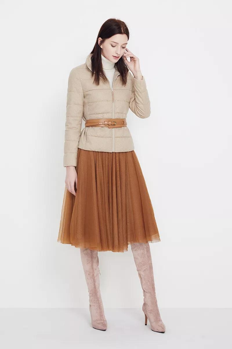 早春羽绒服穿搭又暖又时髦,轻薄羽绒服早春款