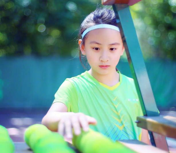 12岁森碟步入“职业网球”，爸爸全力支持，妈妈眼中只有弟弟