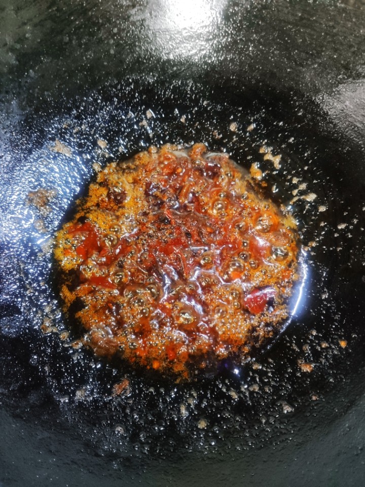 泡椒牛蛙怎么做好吃又不腥,干锅牛蛙怎么做滑嫩不腥