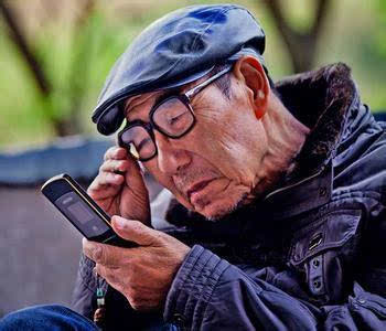 智能手机适老化，大图标字体仅是基础，苹果的绝招国内厂商学不来