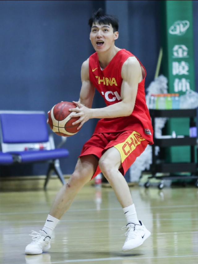 cba穿的李宁篮球鞋,李宁赞助cba都给点什么鞋