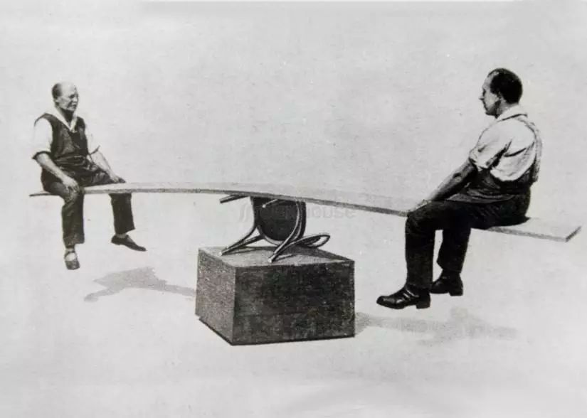 探访TON工厂看经典椅子背后的故事|疯狂24h我们去捷克干了啥?