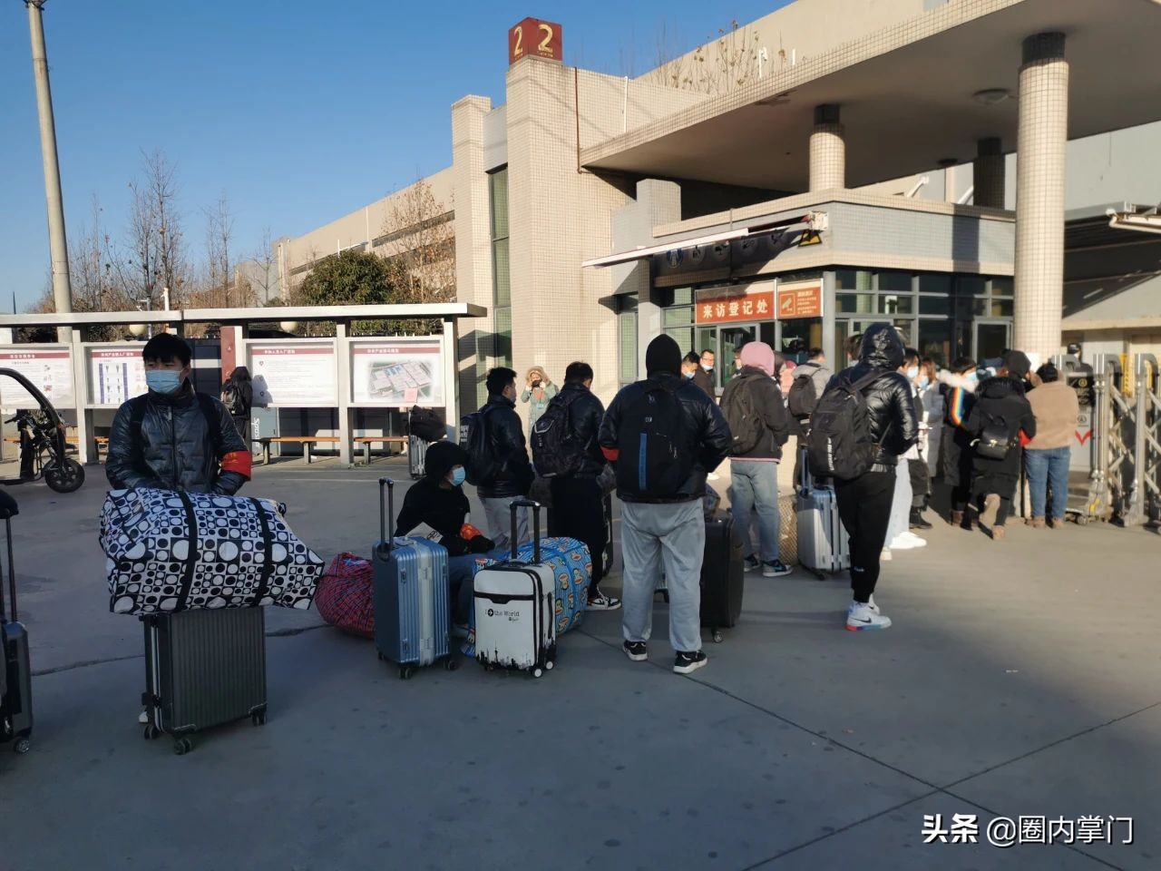 以前发朋友圈像做任务,现在很少发,学会了隐藏自己的喜怒哀乐