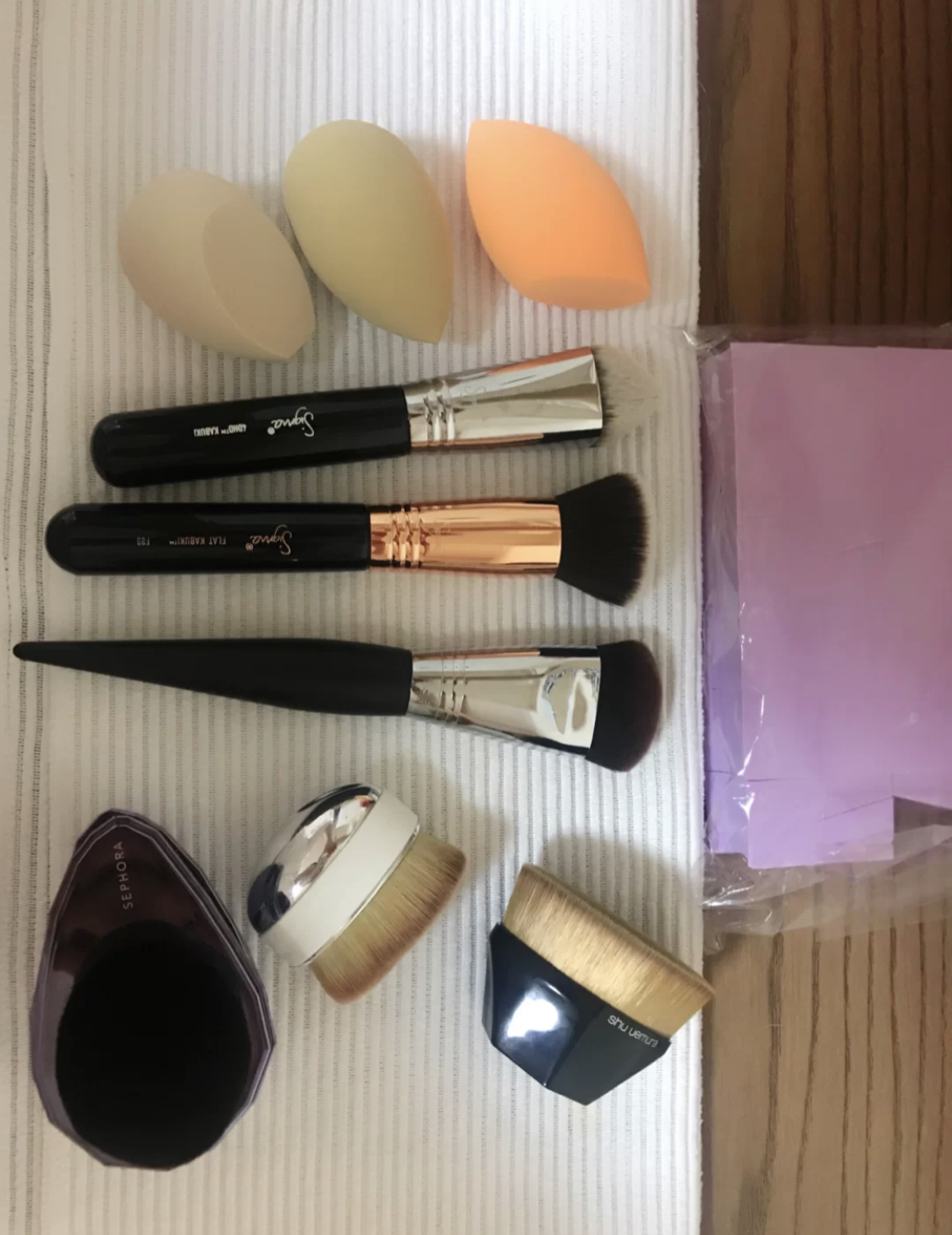 怎么上粉底液眼下不卡纹,上粉底液眼下干纹卡粉怎么解决