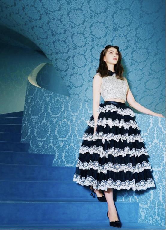 昆凌黑礼服加刘海怎么样,昆凌好衣服推荐