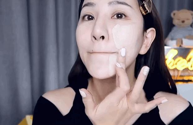 化妆以后脸色暗黄是怎么回事,为什么早上化妆下午就浮粉了