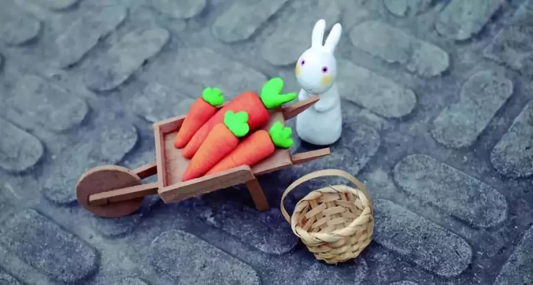 胡萝卜手工作品幼儿园简单教程,手工布艺胡萝卜制作过程图片