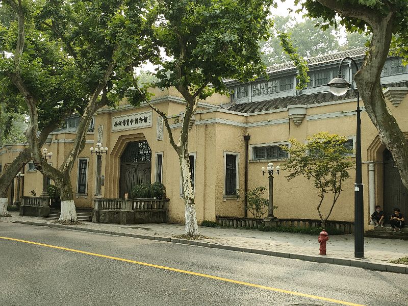 杭州西湖断桥好大的雨,杭州西湖断桥残雪夜景下雨