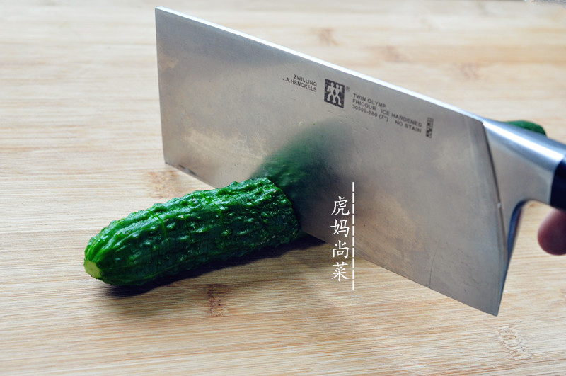 简单蓑衣黄瓜制作教程,不用刀的凉拌黄瓜