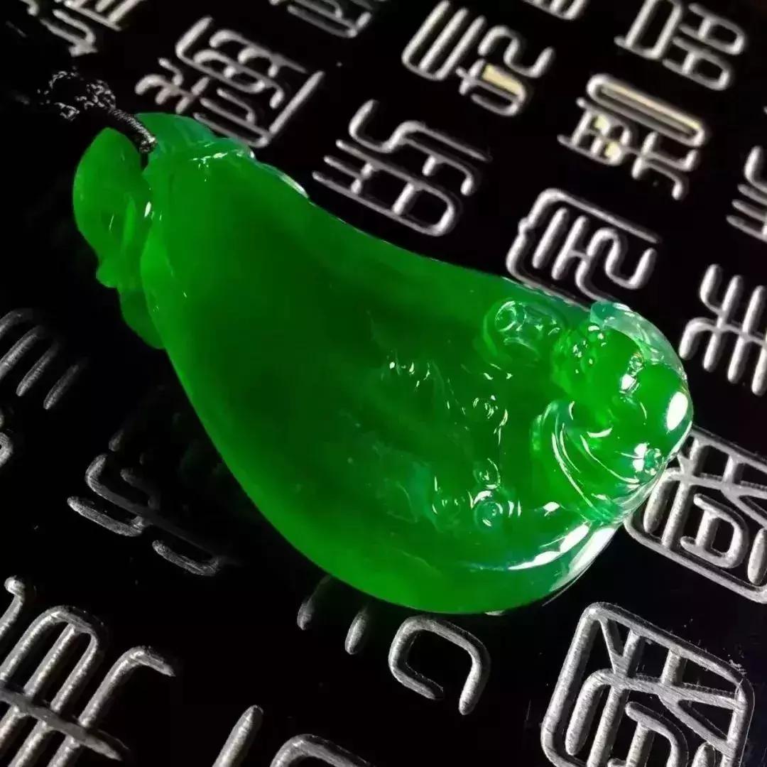 6类人群、30种翡翠。翡翠可不能随便送人，现在看还不晚！