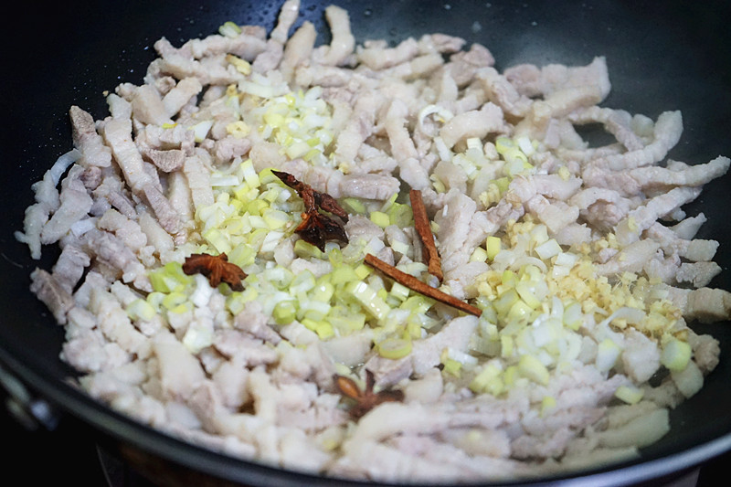 迎头伏学面食,这道全民大爱的酱肉包,配料调味都讲究,一看就会