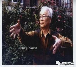 这个功法能增加功力,“刹腰挂肘”,仔细揣摩多体会