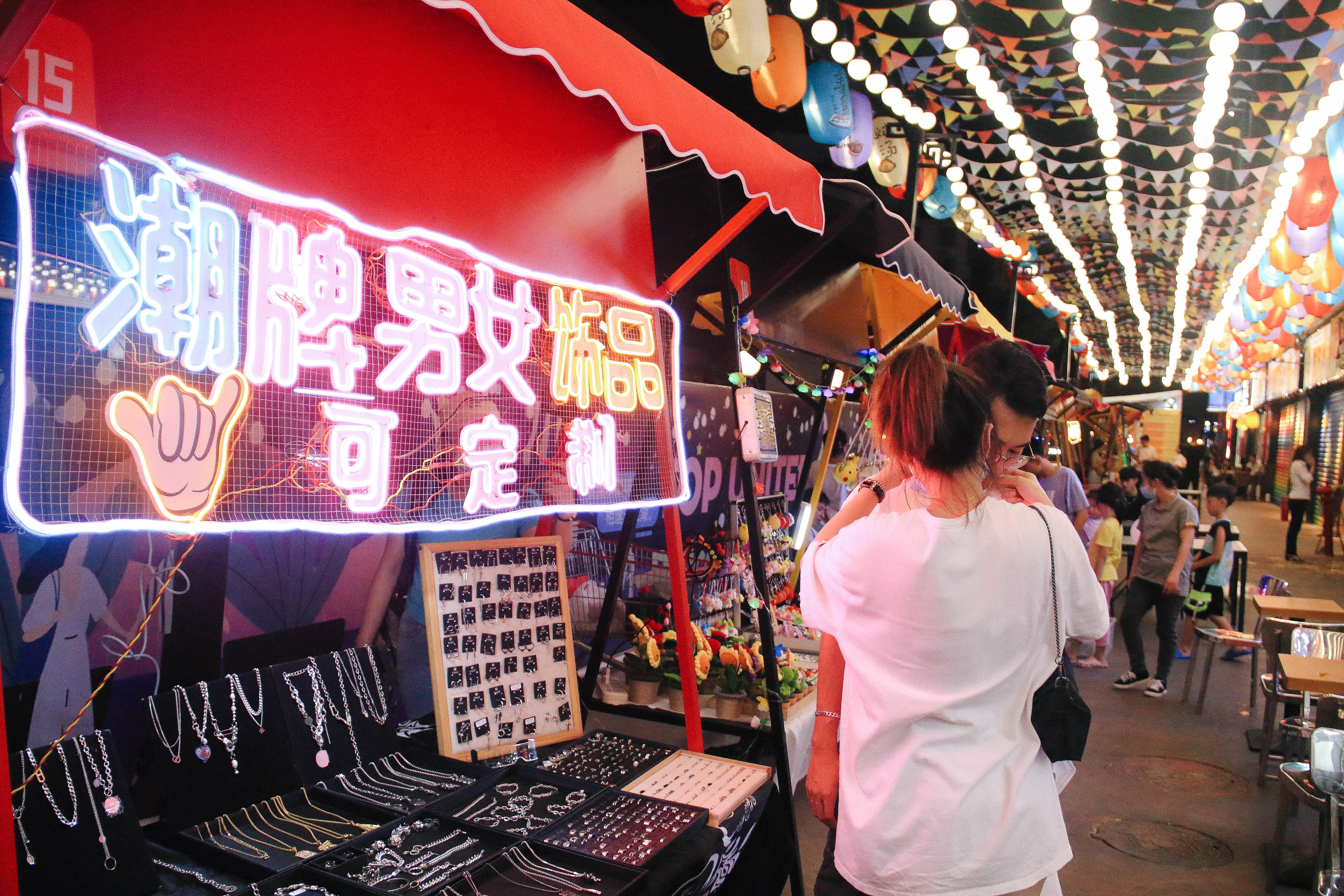 摊主招募ing！0元做摊主，超低成本创业，上邦夜市等的就是你