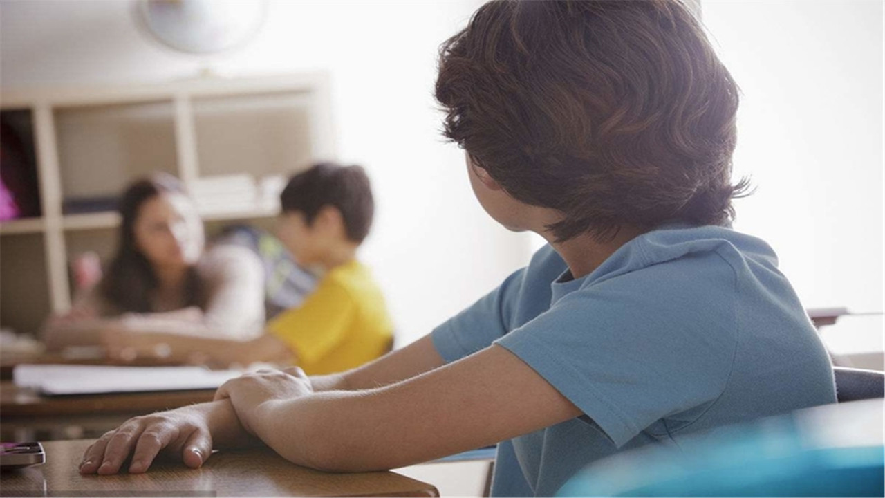 被父母排挤怎么办,孩子被排挤孤立家长该怎么做