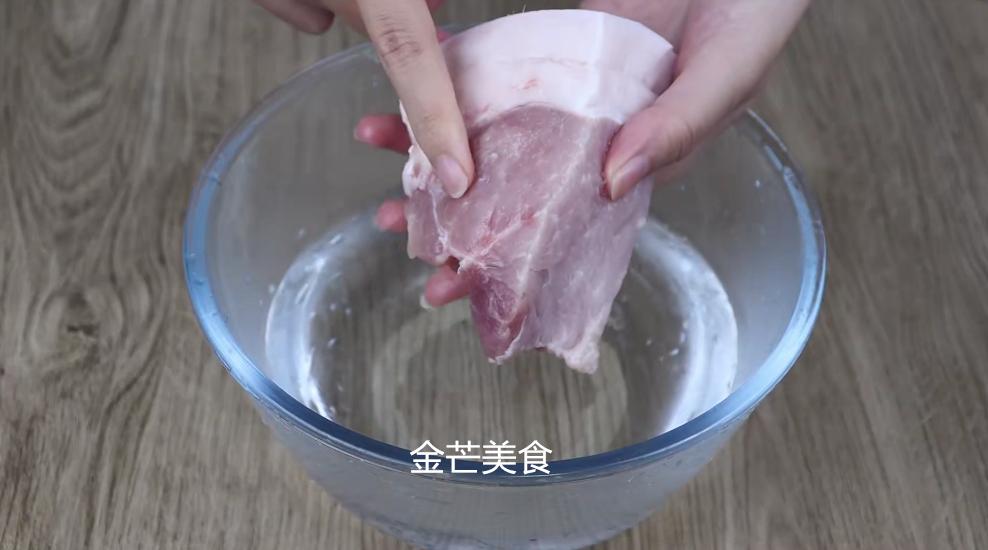 冷冻肉怎么解冻不影响口感,解冻肉切记不要直接用水泡