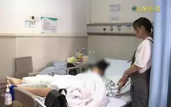 洗脚时酒店洗手盆洗手盆砸落碎了一地，11岁小孩意外受伤