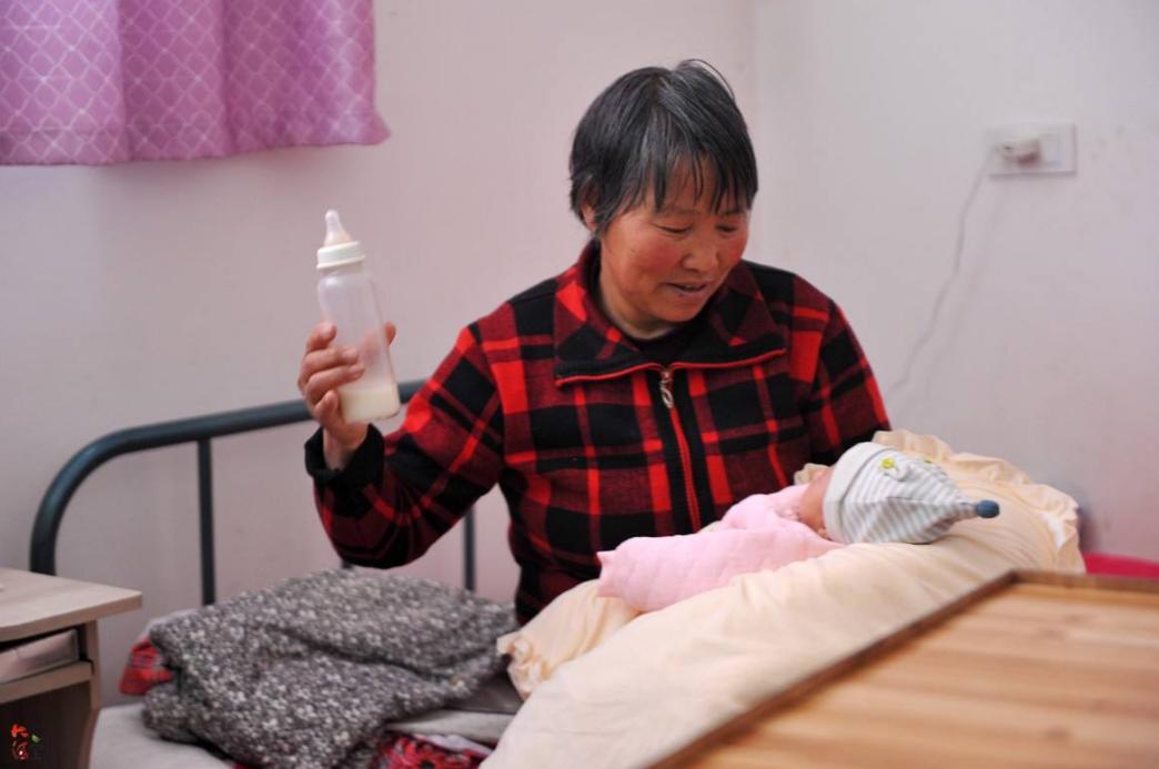 宝宝夜里大哭如何安抚,宝宝受到惊吓半夜哭闹解决办法